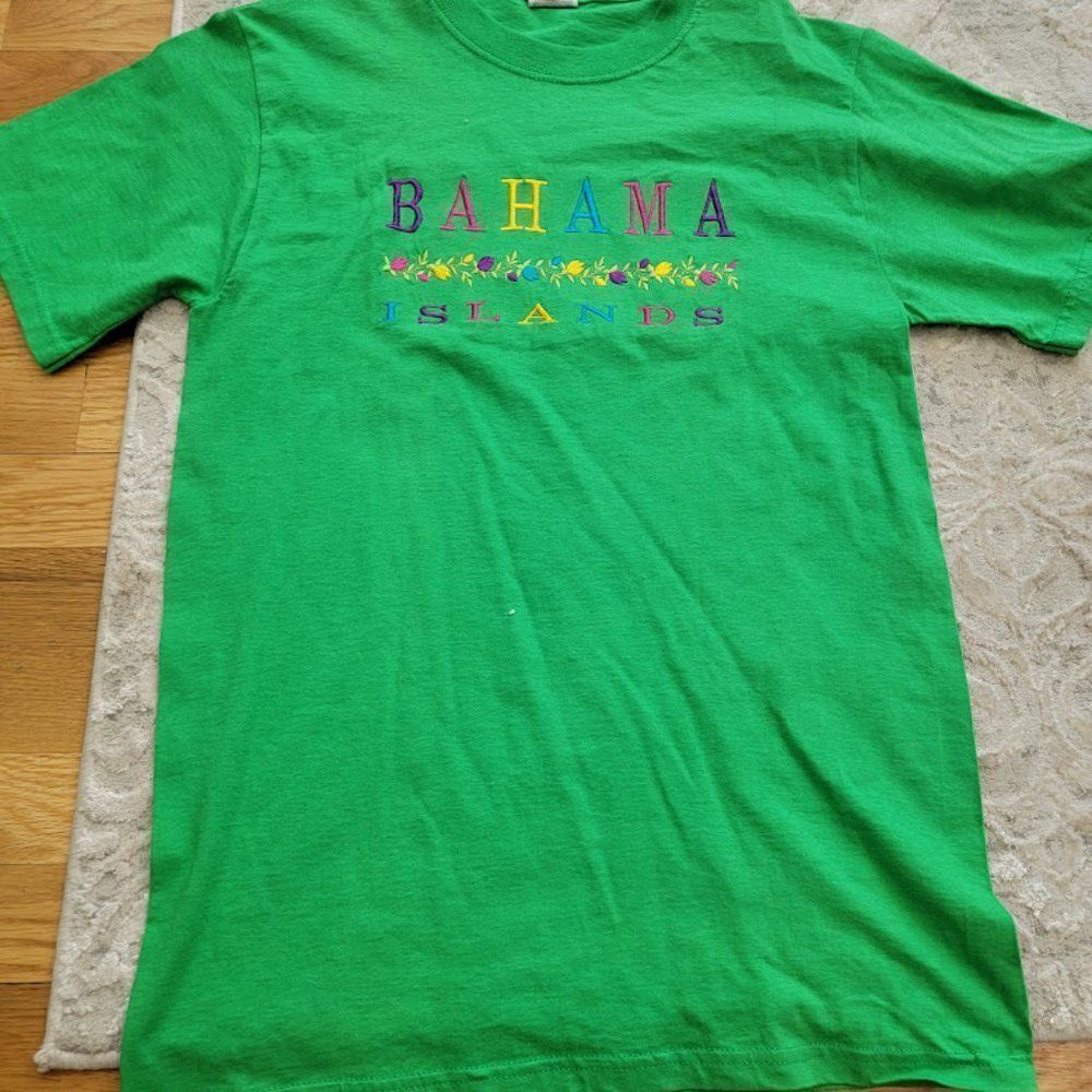 Women' green Cotton Embroider Bahamas Islands Short Sleeve Pullover T-Sh…